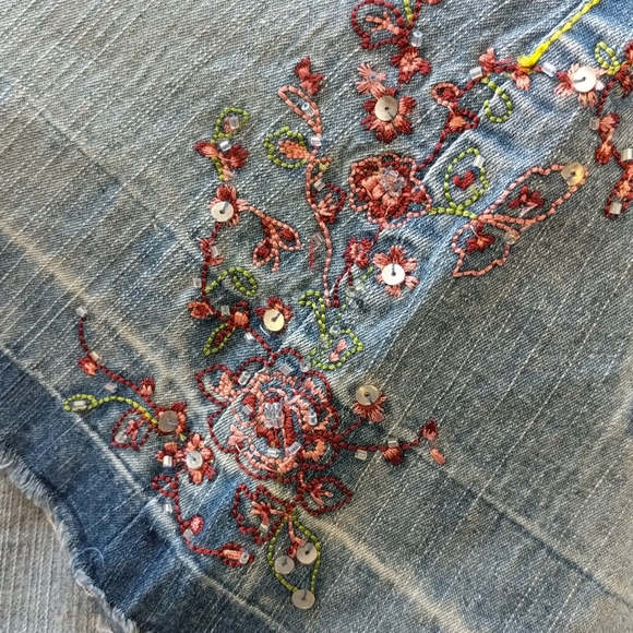 Vanilla Star mini jean flowered embroidered skirt - Picture 5 of 8